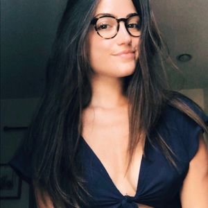 Meet your Posher, Cassandra